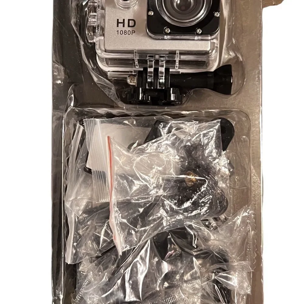 NWT/B sports camera (damaged box)